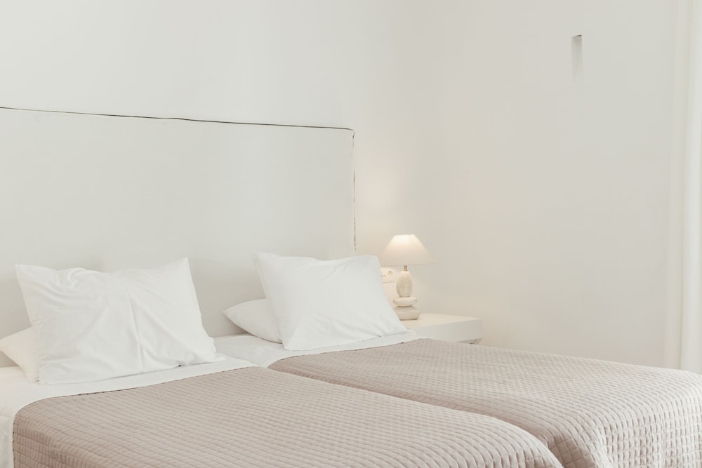 Cavo Bianco Boutique Hotel & Spa — Hotel rooms in Kamari, South Aegean