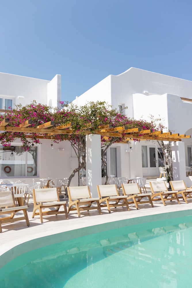 Cavo Bianco Boutique Hotel & Spa — Swimming pool in Kamari, South Aegean