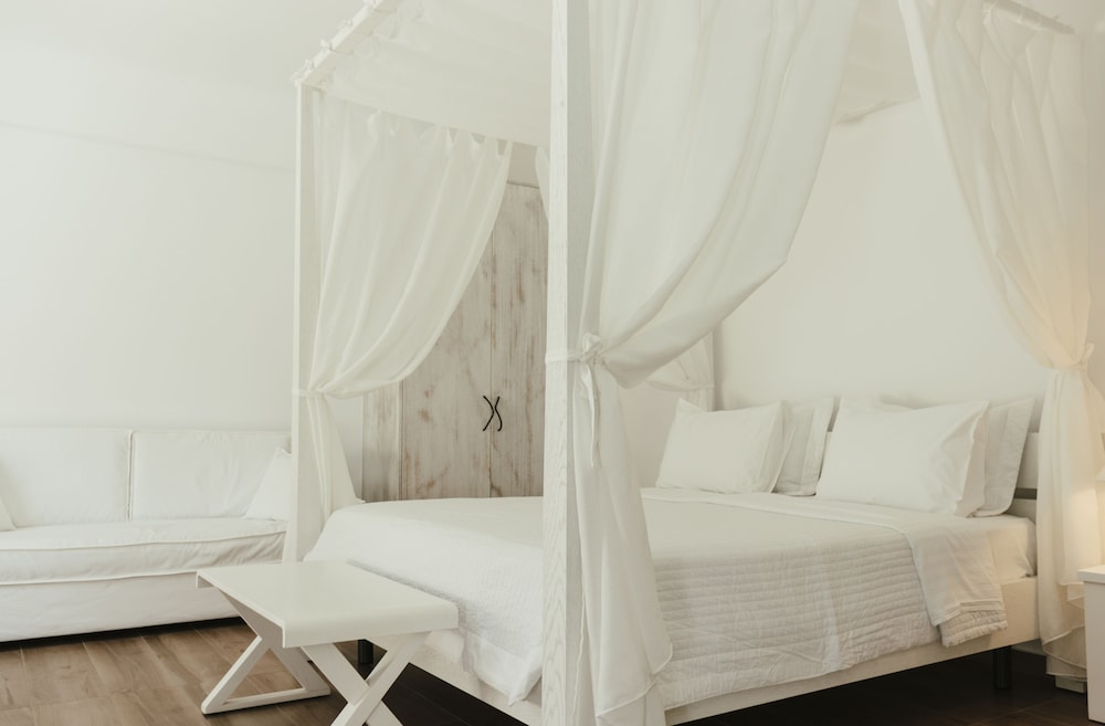 Cavo Bianco Boutique Hotel & Spa — Hotel rooms in Kamari, South Aegean