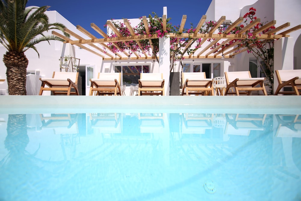 Cavo Bianco Boutique Hotel & Spa — Swimming pool in Kamari, South Aegean