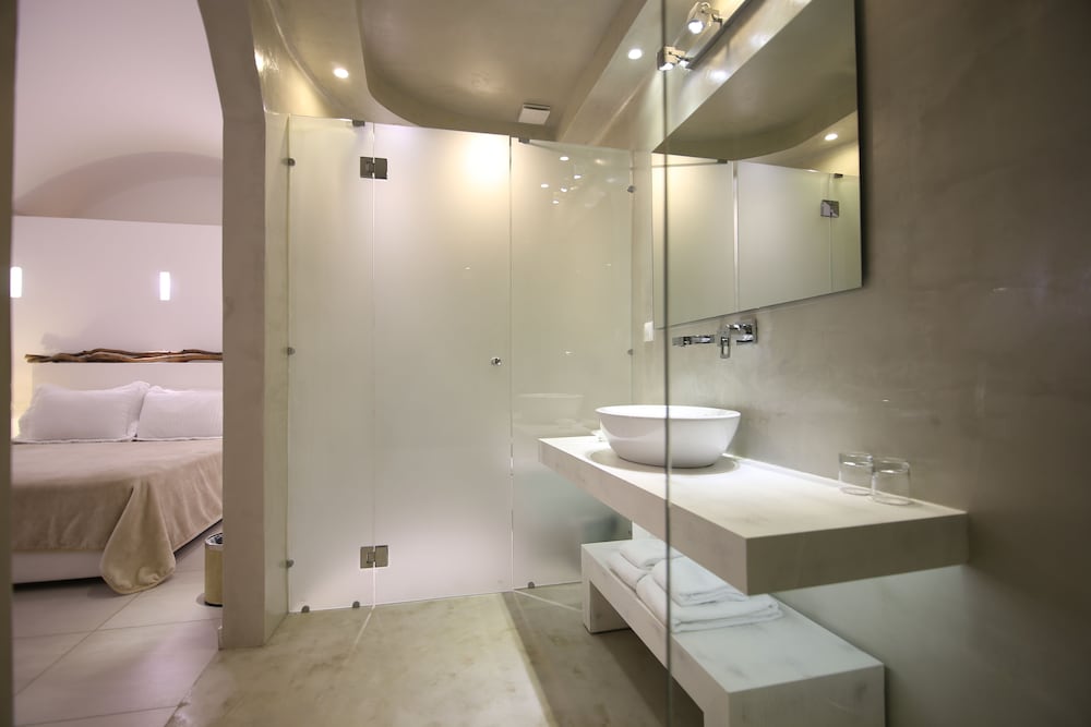 Cavo Bianco Boutique Hotel & Spa — Hotel rooms in Kamari, South Aegean