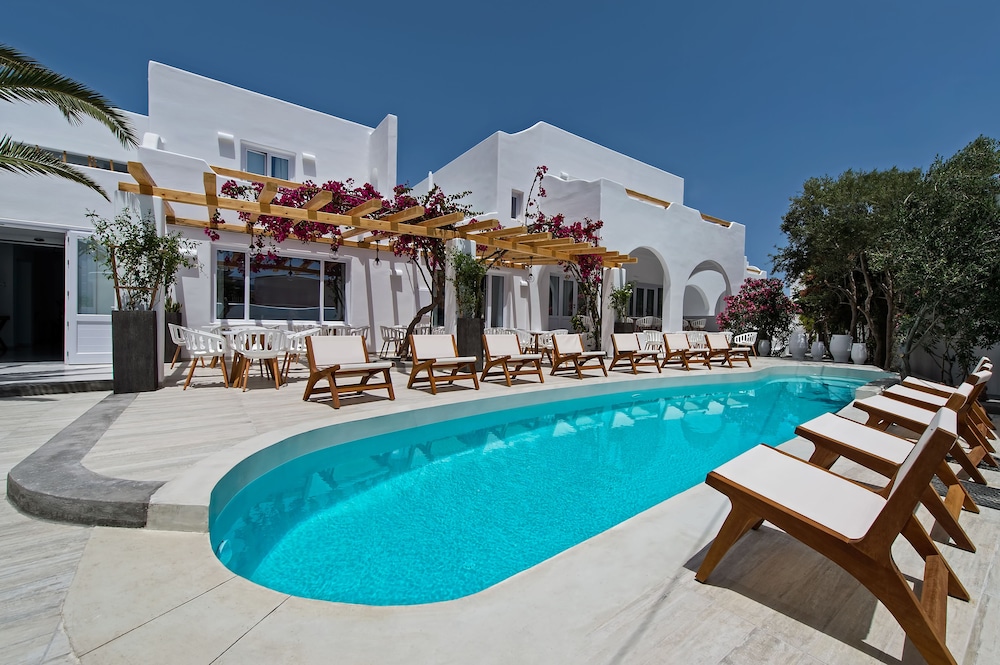 Cavo Bianco Boutique Hotel & Spa — Swimming pool in Kamari, South Aegean