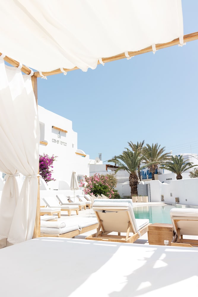 Cavo Bianco Boutique Hotel & Spa — Swimming pool in Kamari, South Aegean