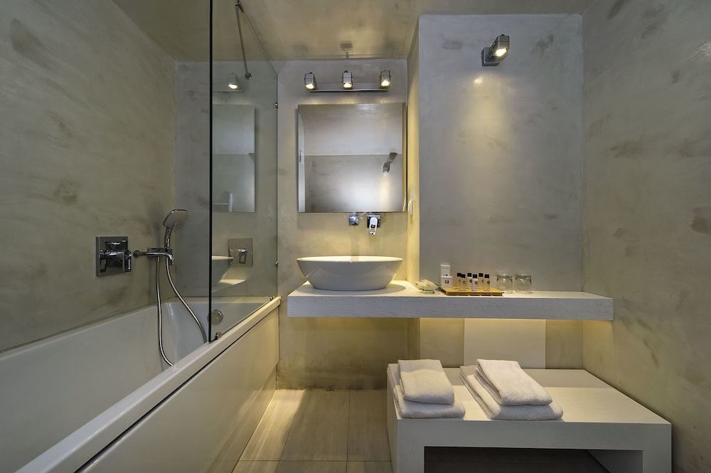 Cavo Bianco Boutique Hotel & Spa — Hotel rooms in Kamari, South Aegean