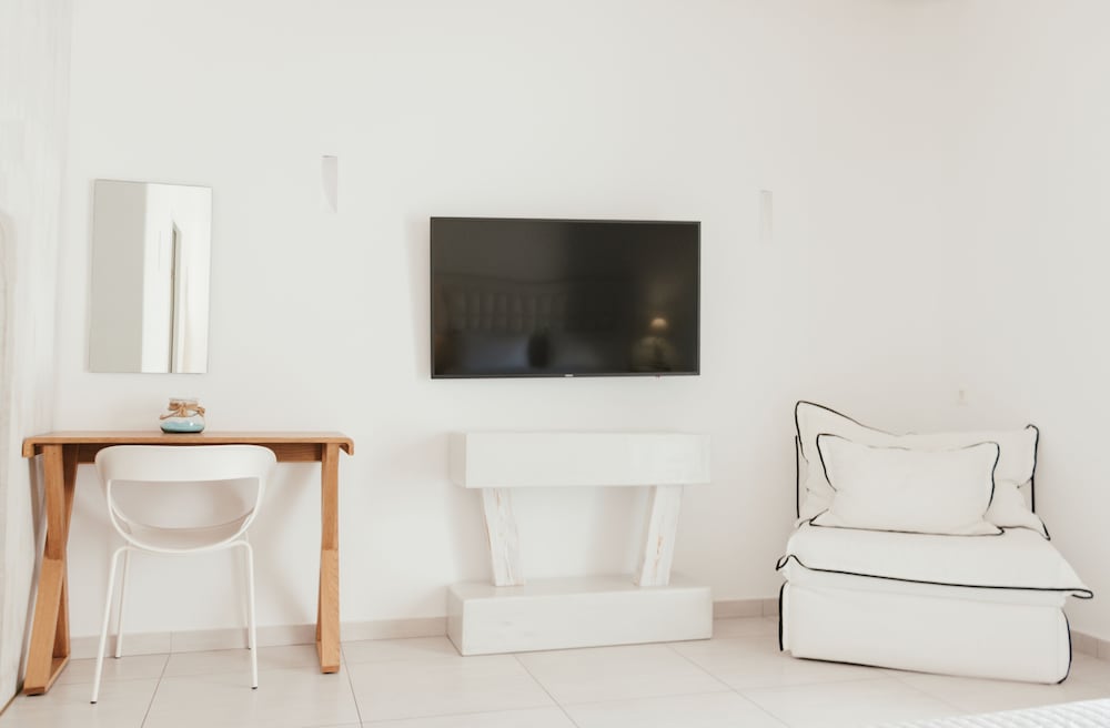 Cavo Bianco Boutique Hotel & Spa — Hotel rooms in Kamari, South Aegean