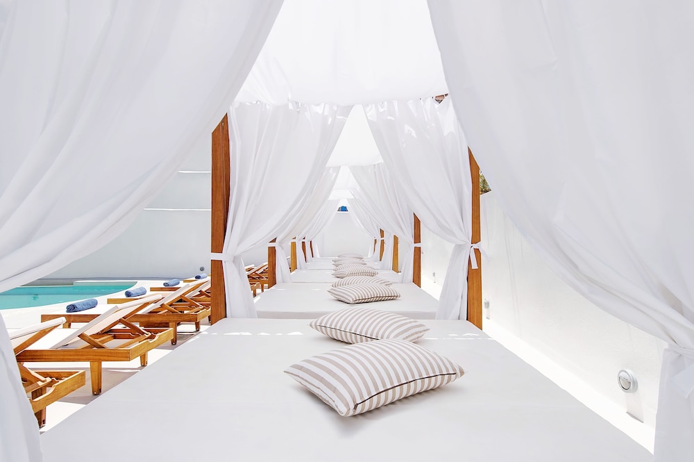 Cavo Bianco Boutique Hotel & Spa — Hotel rooms in Kamari, South Aegean