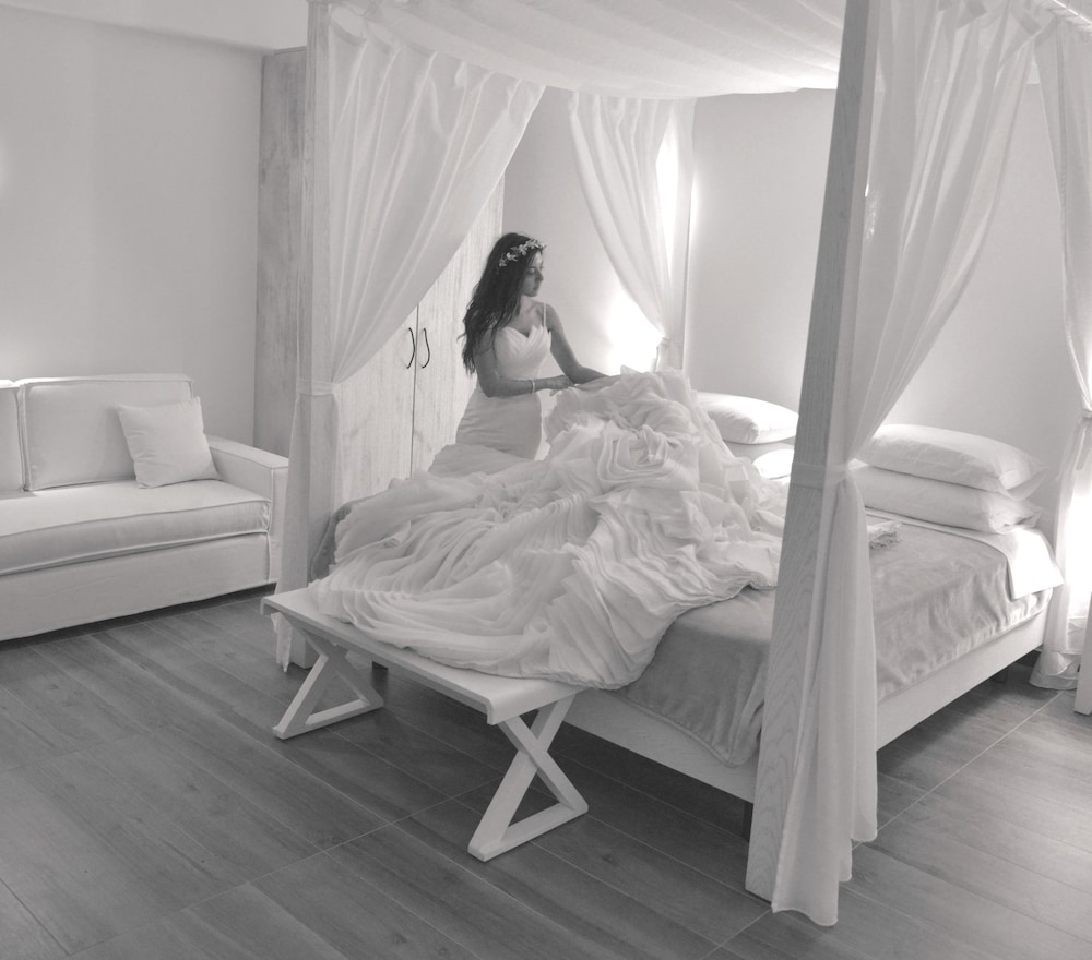 Cavo Bianco Boutique Hotel & Spa — Hotel rooms in Kamari, South Aegean