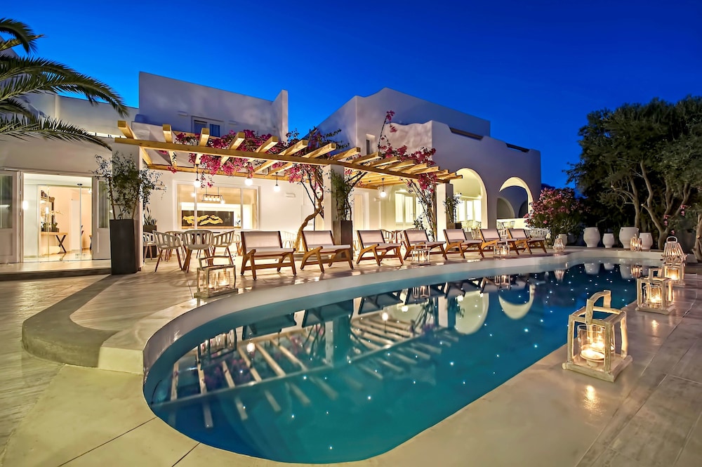 Cavo Bianco Boutique Hotel & Spa — Swimming pool in Kamari, South Aegean