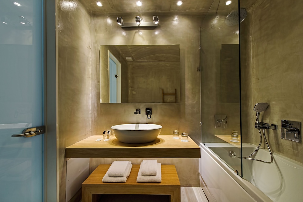 Cavo Bianco Boutique Hotel & Spa — Hotel rooms in Kamari, South Aegean