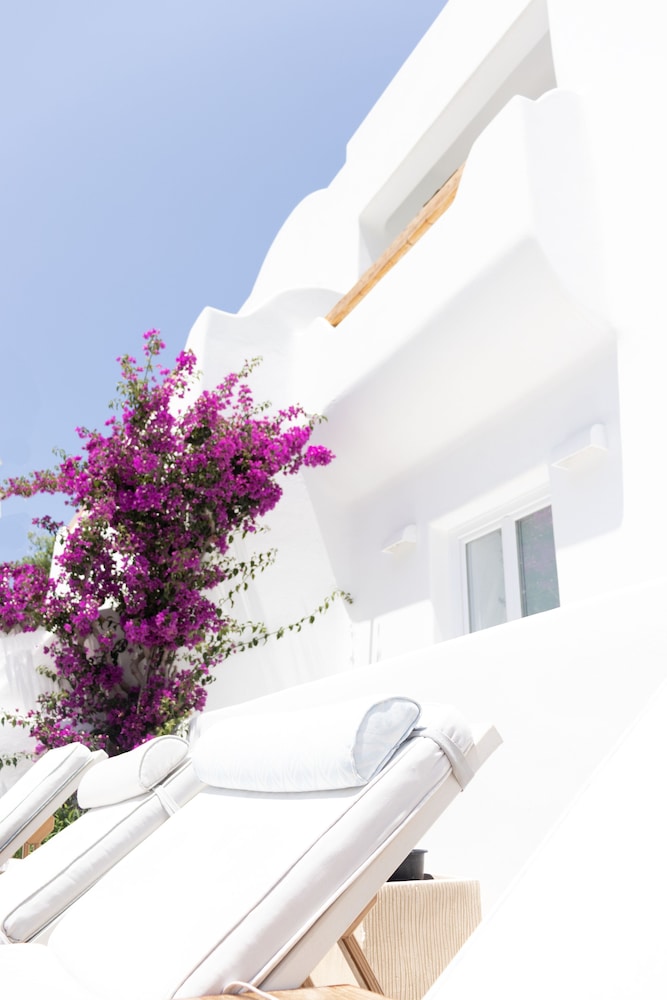 Cavo Bianco Boutique Hotel & Spa — Hotel building in Kamari, South Aegean