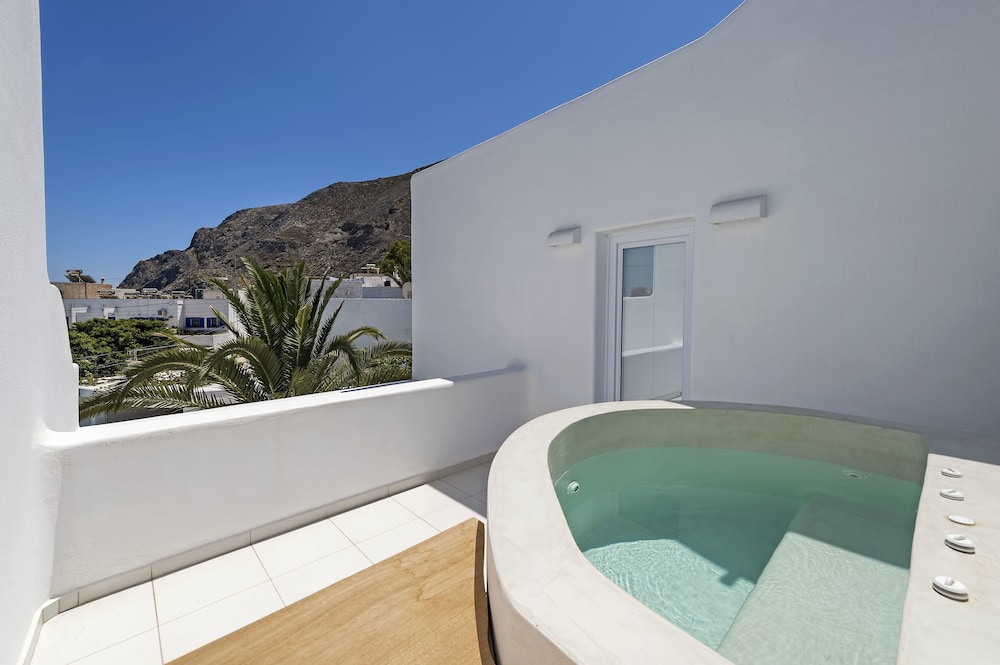 Cavo Bianco Boutique Hotel & Spa — Hotel building in Kamari, South Aegean