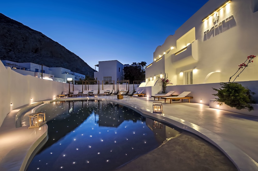 Cavo Bianco Boutique Hotel & Spa — Swimming pool in Kamari, South Aegean