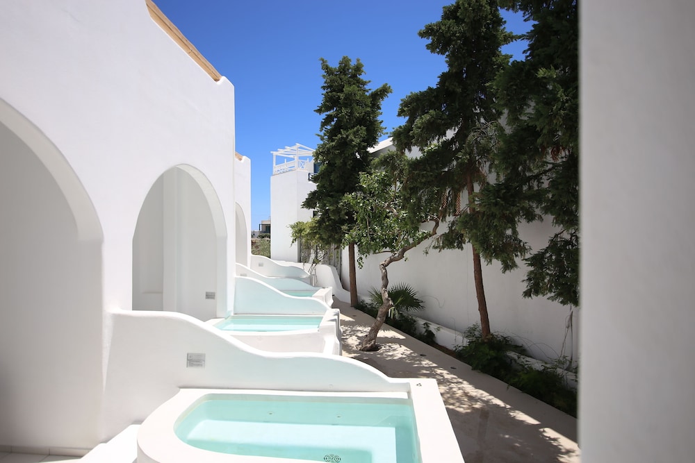 Cavo Bianco Boutique Hotel & Spa — Hotel building in Kamari, South Aegean
