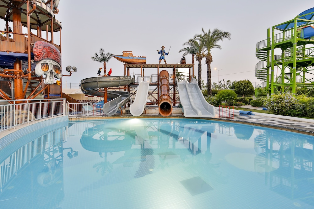 Crystal Admiral Aqua Collection — Swimming pool in Manavgat