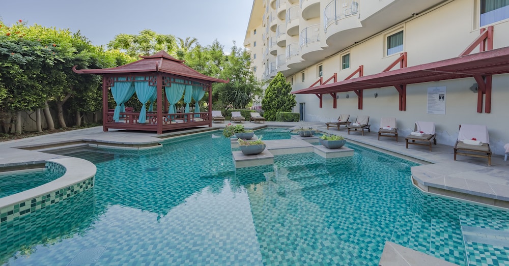 Crystal Admiral Aqua Collection — Swimming pool in Manavgat