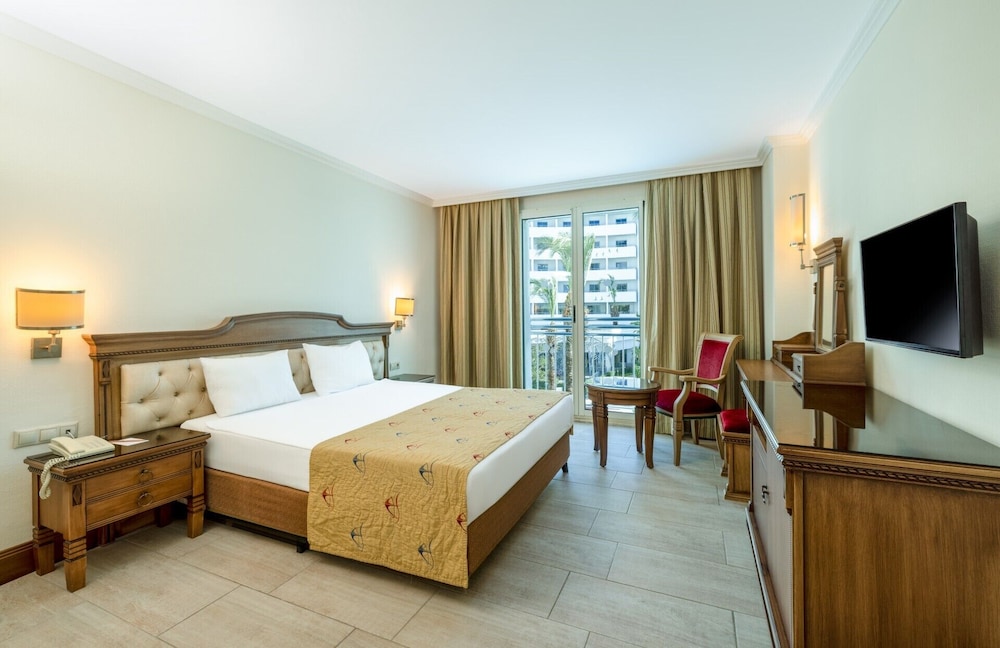 Crystal Admiral Aqua Collection — Hotel rooms in Manavgat