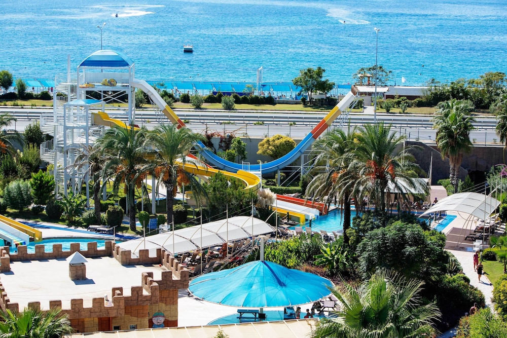 Crystal Admiral Aqua Collection — Swimming pool in Manavgat