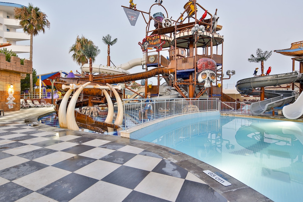 Crystal Admiral Aqua Collection — Swimming pool in Manavgat