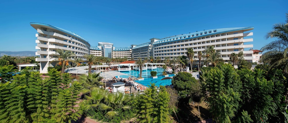 Crystal Admiral Aqua Collection — Hotel building in Manavgat