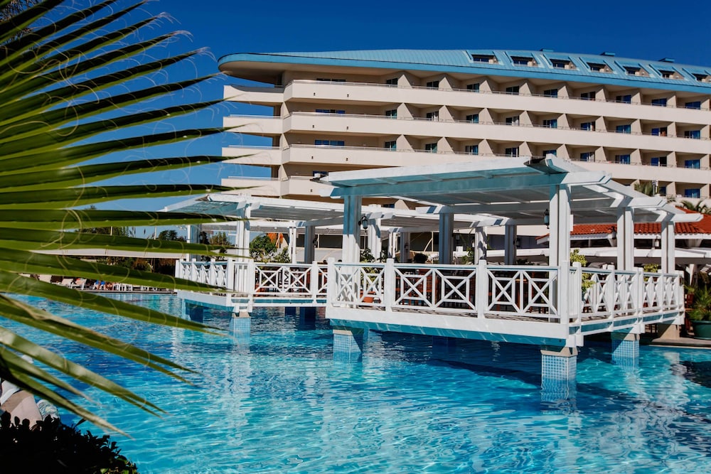 Crystal Admiral Aqua Collection — Hotel building in Manavgat