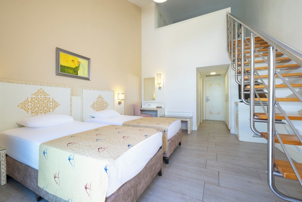 Crystal Admiral Aqua Collection — Hotel rooms in Manavgat