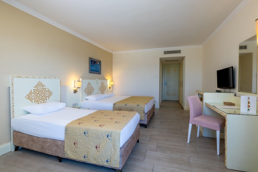 Crystal Admiral Aqua Collection — Hotel rooms in Manavgat