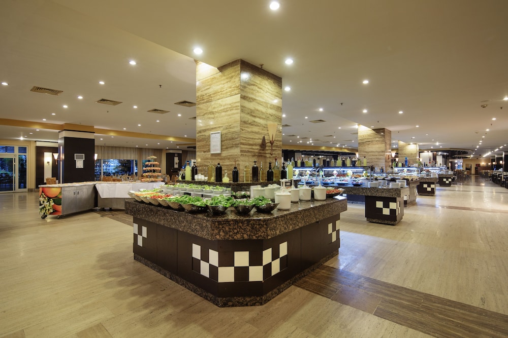 Crystal Admiral Aqua Collection — Hotel building in Manavgat