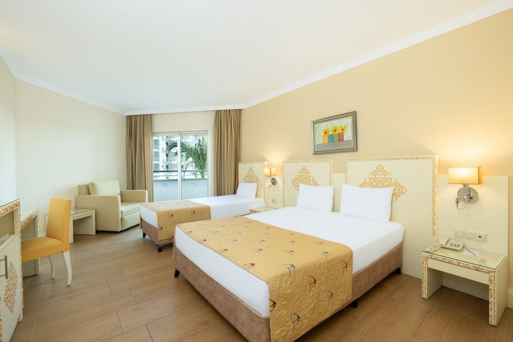 Crystal Admiral Aqua Collection — Hotel rooms in Manavgat