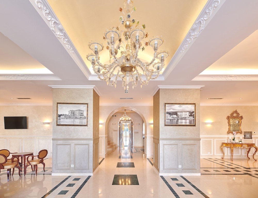 BO Hotel Palazzo — Hotel building in Poreč, Istria