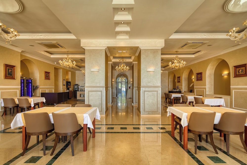 BO Hotel Palazzo — Restaurant & bars in Poreč, Istria