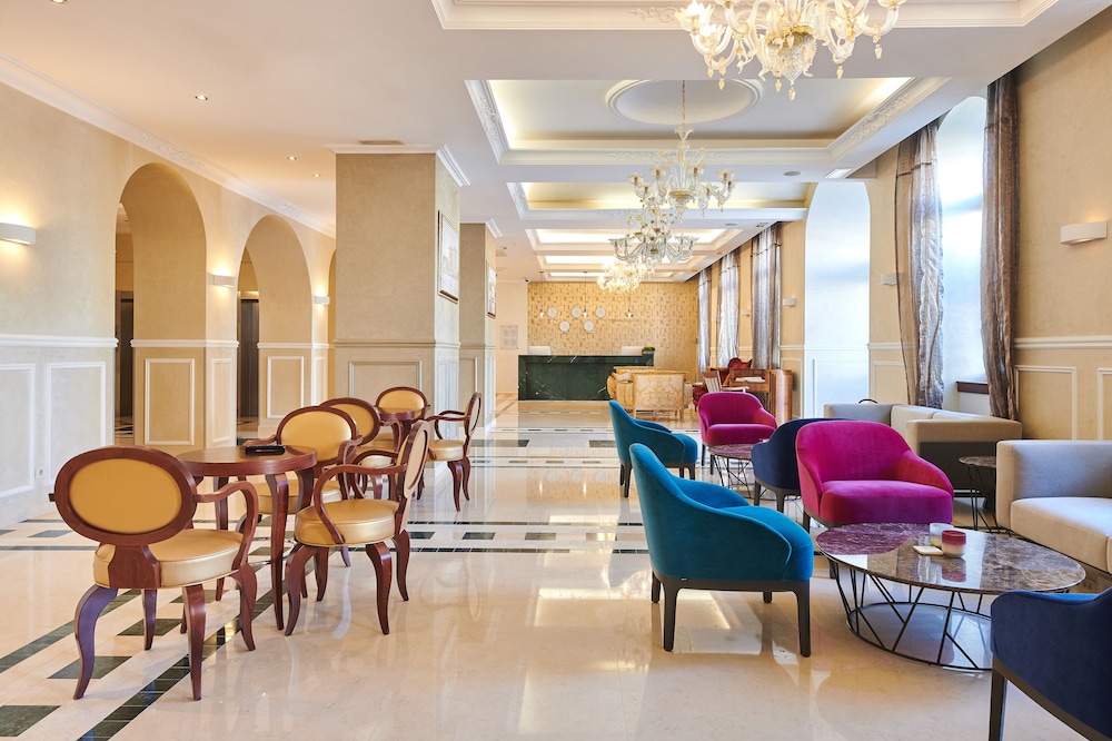 BO Hotel Palazzo — Hotel building in Poreč, Istria