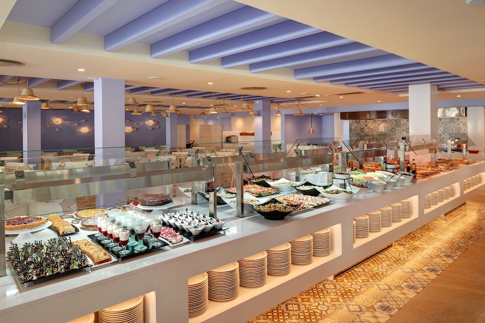 Protur Floriana Resort Aparthotel - All inclusive — Restaurant & bars in Cala Bona, Balearic Islands