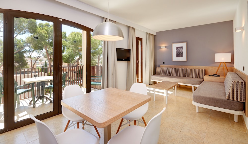 Protur Floriana Resort Aparthotel - All inclusive — Hotel rooms in Cala Bona, Balearic Islands