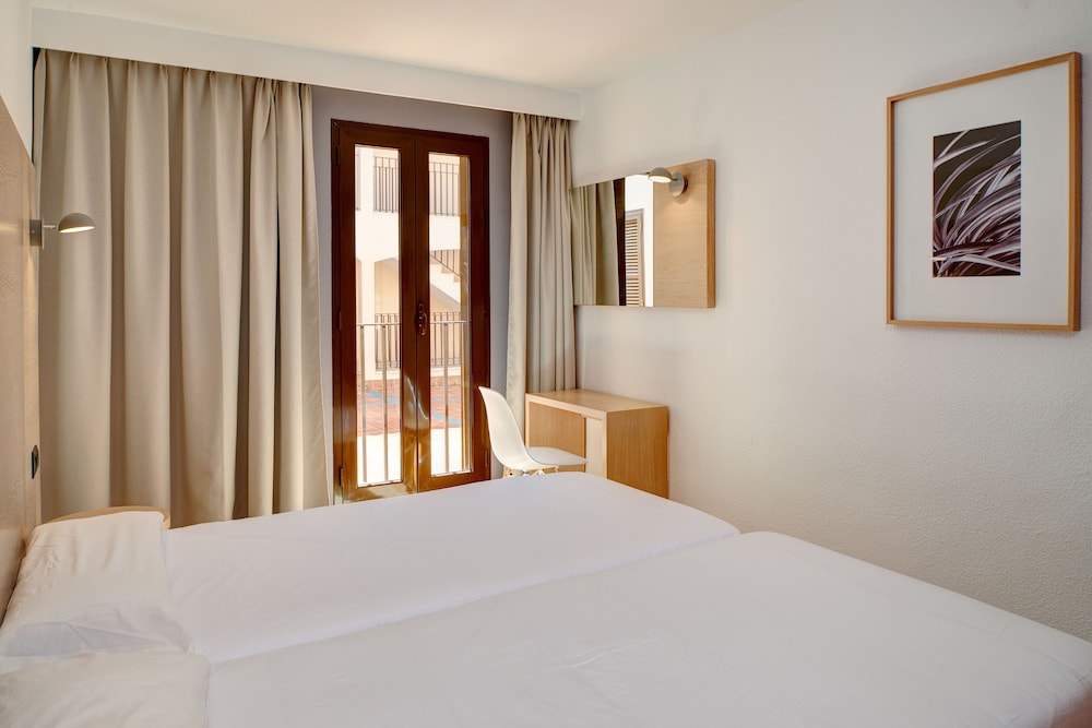 Protur Floriana Resort Aparthotel - All inclusive — Hotel rooms in Cala Bona, Balearic Islands