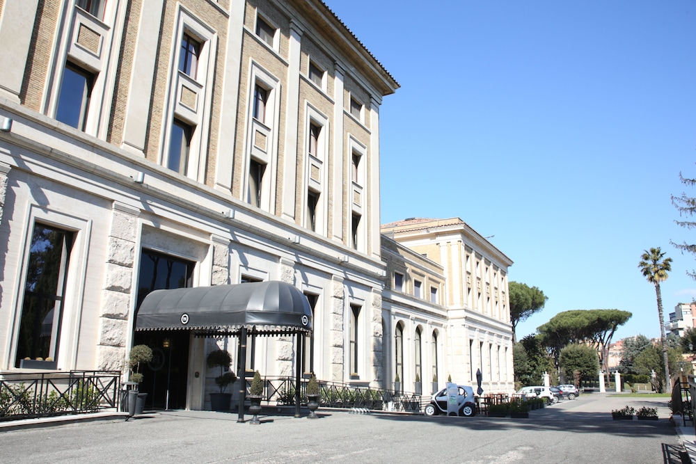 TH Roma - Carpegna Palace — Hotel building in Rome, Lazio