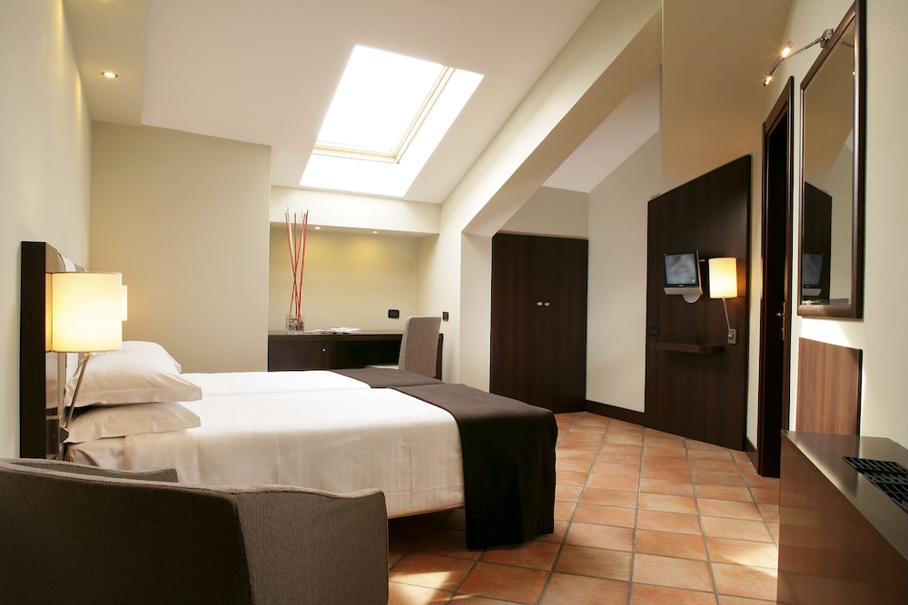 TH Roma - Carpegna Palace — Hotel rooms in Rome, Lazio