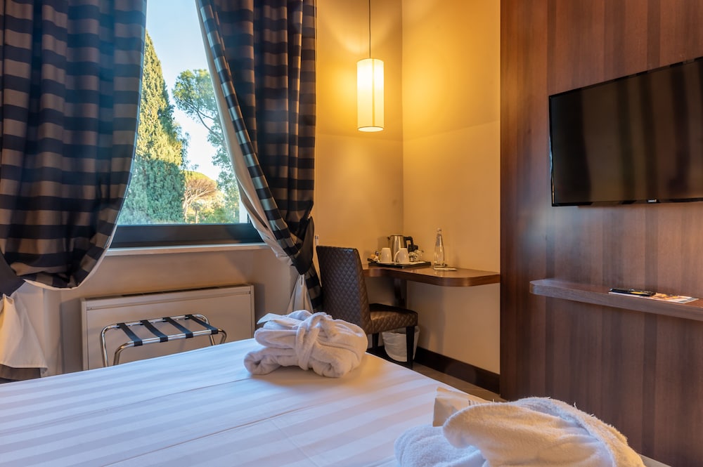 TH Roma - Carpegna Palace — Hotel rooms in Rome, Lazio