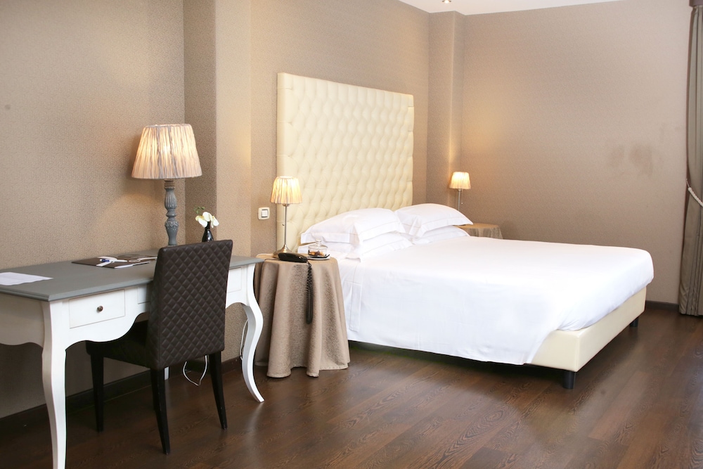 TH Roma - Carpegna Palace — Hotel rooms in Rome, Lazio