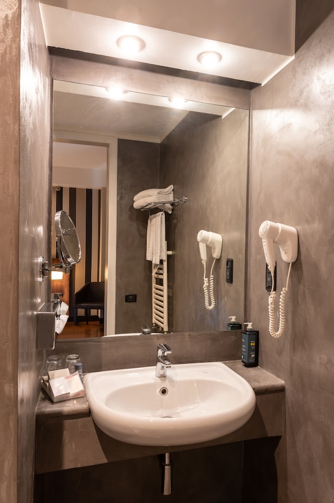 TH Roma - Carpegna Palace — Hotel rooms in Rome, Lazio