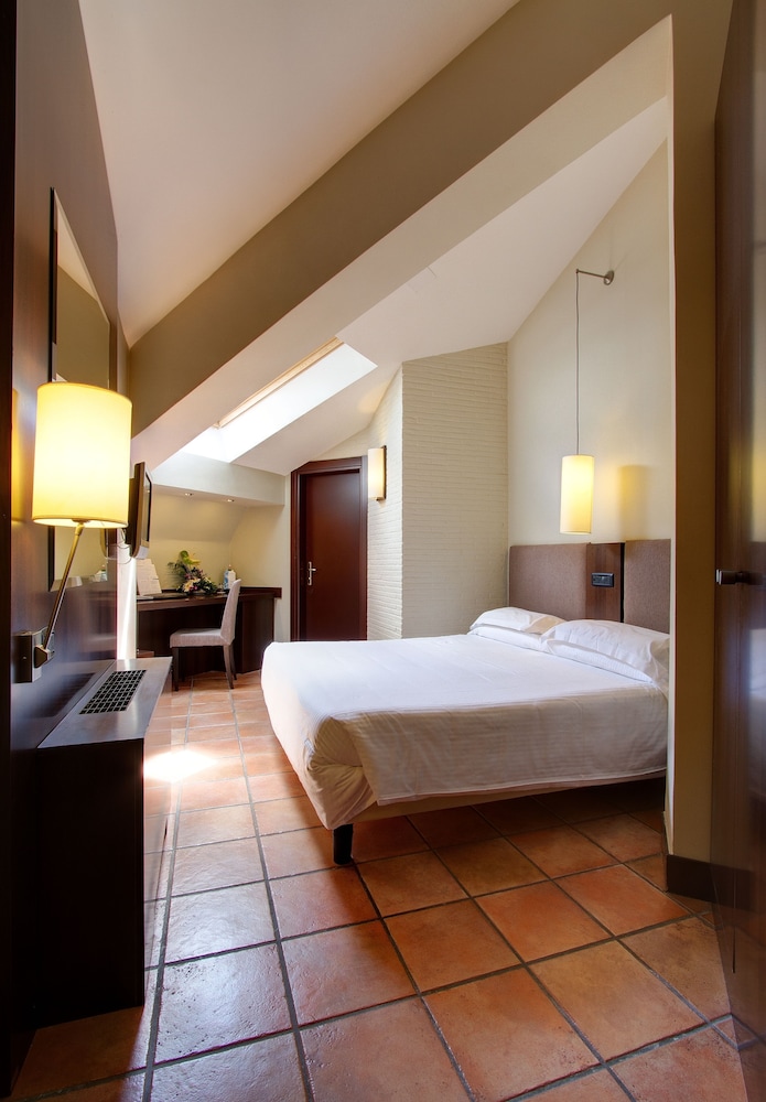 TH Roma - Carpegna Palace — Hotel rooms in Rome, Lazio