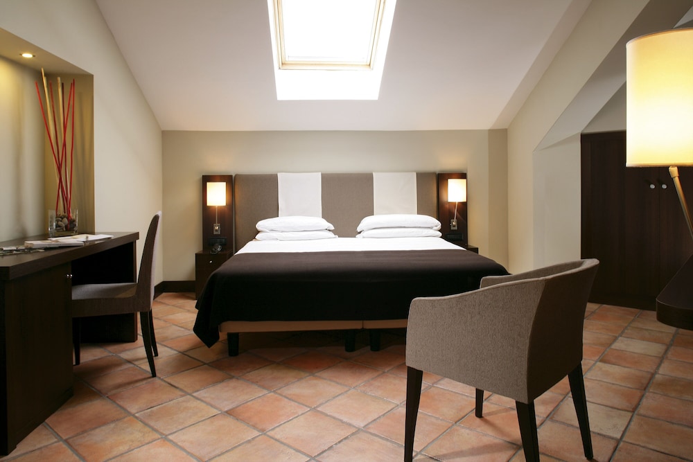 TH Roma - Carpegna Palace — Hotel rooms in Rome, Lazio