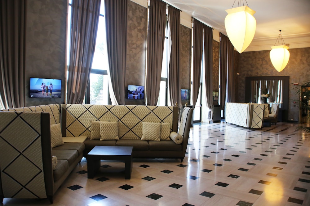 TH Roma - Carpegna Palace — Hotel building in Rome, Lazio