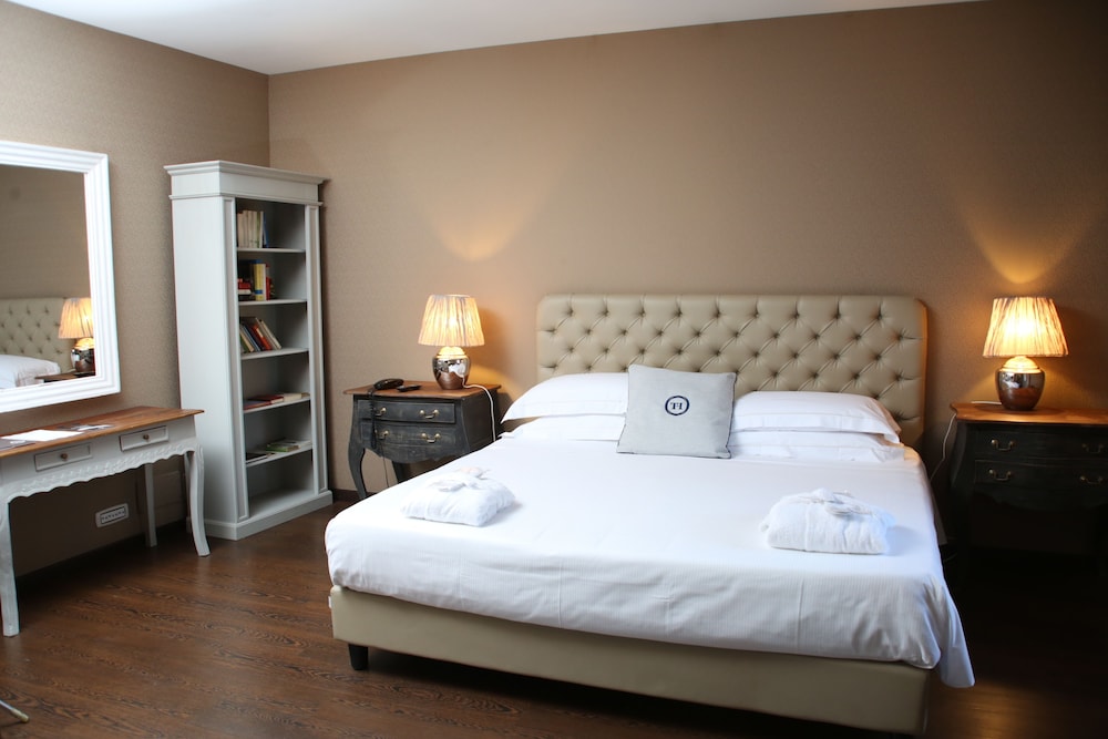 TH Roma - Carpegna Palace — Hotel rooms in Rome, Lazio