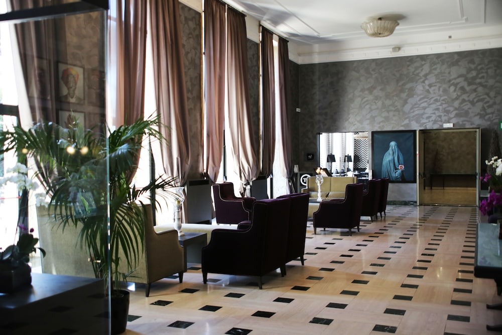 TH Roma - Carpegna Palace — Hotel building in Rome, Lazio