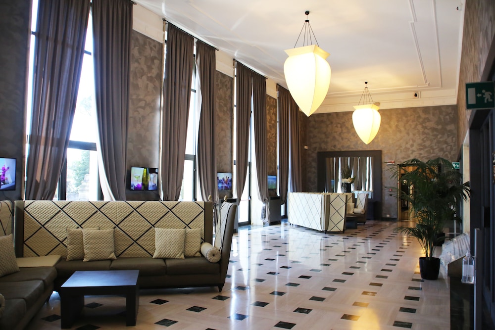 TH Roma - Carpegna Palace — Hotel building in Rome, Lazio