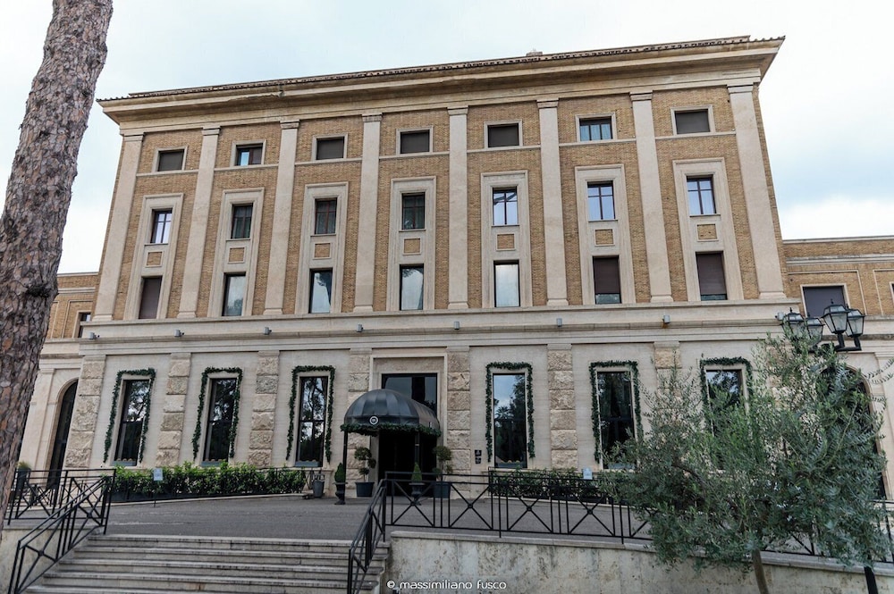 TH Roma - Carpegna Palace — Hotel building in Rome, Lazio