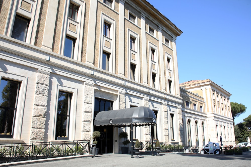 TH Roma - Carpegna Palace — Hotel building in Rome, Lazio