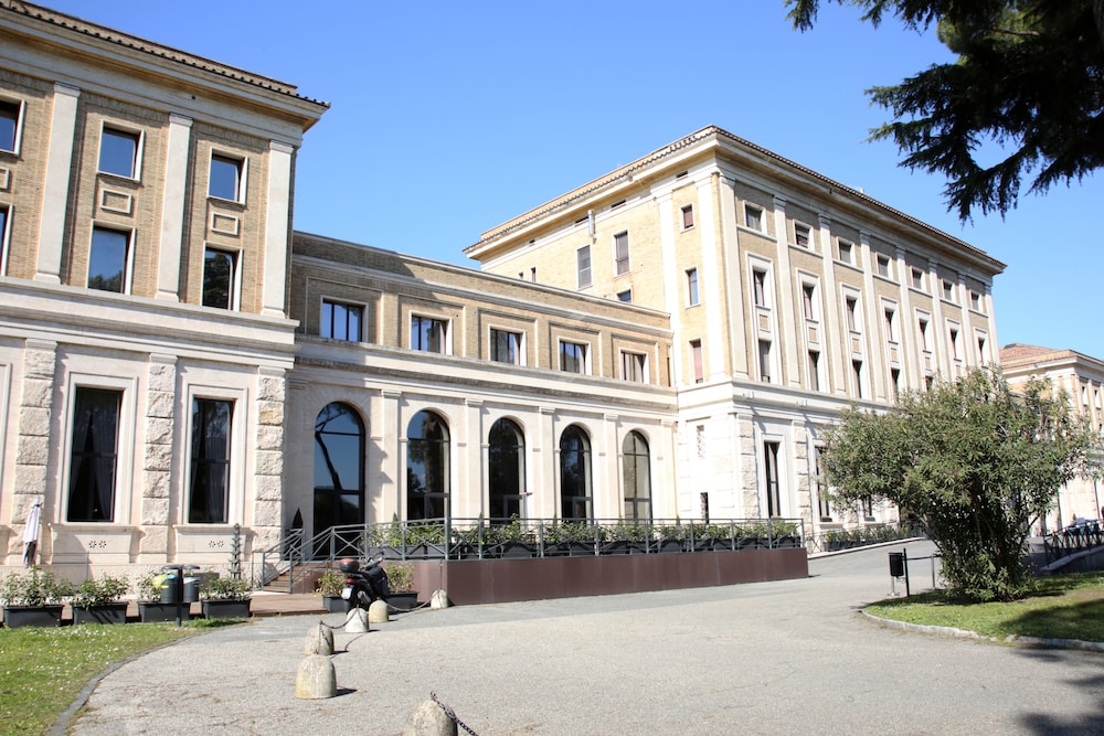 TH Roma - Carpegna Palace — Hotel building in Rome, Lazio