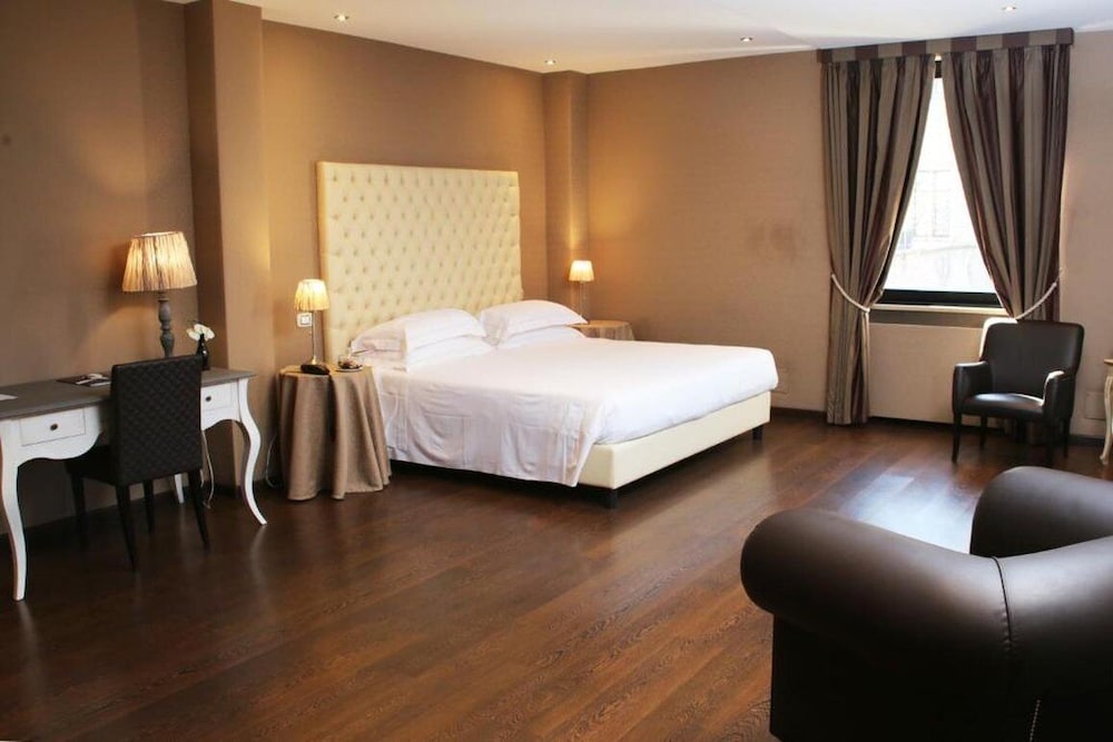TH Roma - Carpegna Palace — Hotel rooms in Rome, Lazio