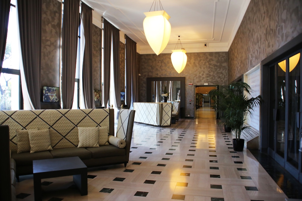 TH Roma - Carpegna Palace — Hotel building in Rome, Lazio